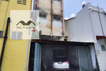 Jalan Kong Sang Bustling 4 Storey Shoplot Seremban Town For Sale!!