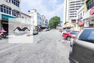 Jalan Kong Sang Bustling 4 Storey Shoplot Seremban Town For Sale!!