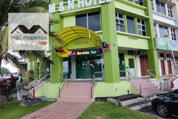 Oakland Commercial Centre