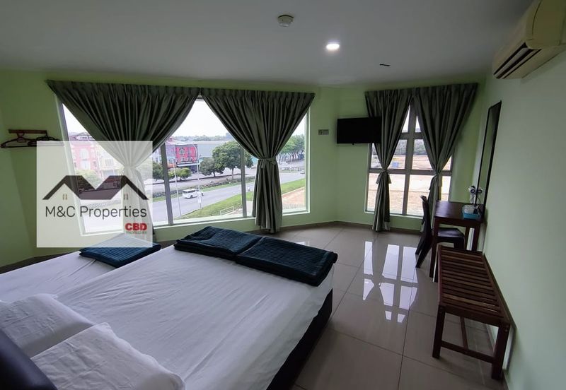 Oakland Commercial Centre