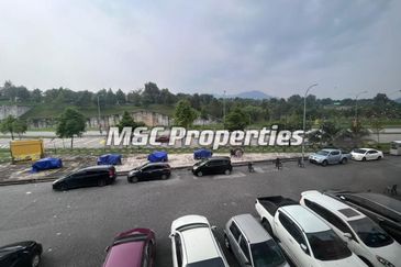 Sri Pinang Ainsdale Facing Main Road First Floor Shop Office For Rent!
