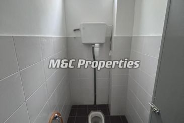 Sri Pinang Ainsdale Facing Main Road First Floor Shop Office For Rent!