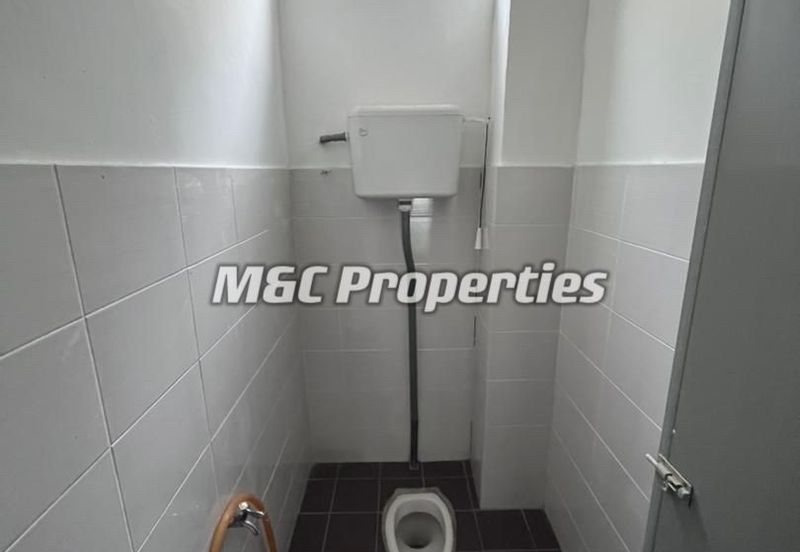 Sri Pinang Ainsdale Facing Main Road First Floor Shop Office For Rent!