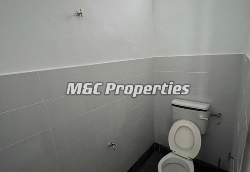 Sri Pinang Ainsdale Facing Main Road First Floor Shop Office For Rent!