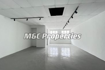 Sri Pinang Ainsdale Facing Main Road First Floor Shop Office For Rent!