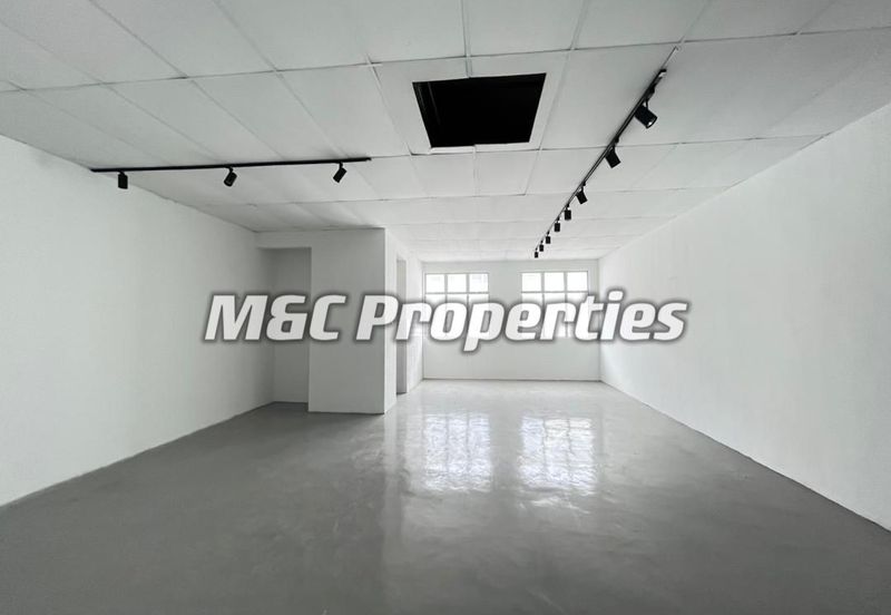 Sri Pinang Ainsdale Facing Main Road First Floor Shop Office For Rent!