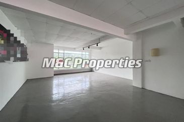 Sri Pinang Ainsdale Facing Main Road First Floor Shop Office For Rent!