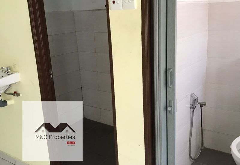 Jalan Dr Krishnan First Floor Shop Office Seremban Old Town For Rent!!