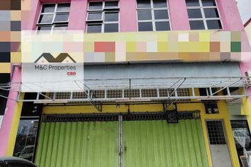 Taman Bukit Blossom Facing Main Road 2 Storey Semi-D Shoplot For Rent!