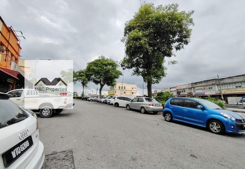 Taman Bukit Blossom Facing Main Road 2 Storey Semi-D Shoplot For Rent!
