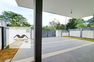 Lake Garden Double Storey Semi-D 46 x 88 House Seremban For Sale!!