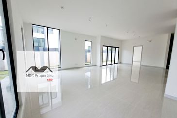 Lake Garden Double Storey Semi-D 46 x 88 House Seremban For Sale!!