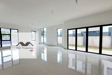 Lake Garden Double Storey Semi-D 46 x 88 House Seremban For Sale!!