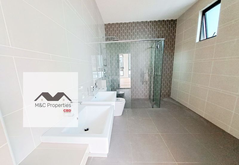 Lake Garden Double Storey Semi-D 46 x 88 House Seremban For Sale!!