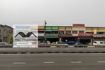 Taman Bukit Blossom 2 Storey Semi-D Shoplot With 5% Roi For Sale!!