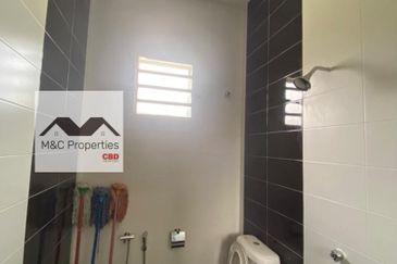 Sri Penaga Corner Fully Renovation & Kitchen Extended 2 Storey Semi-D!