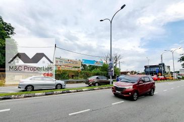 Jalan Tok Ungku Facing Main Road 31947 Sqft Land Rahang For Rent!!