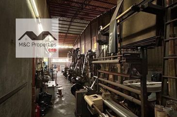 Andalas Side Extended 1.5 Storey Semi D Factory Senawang For Sale!!