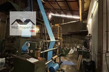 Andalas Side Extended 1.5 Storey Semi D Factory Senawang For Sale!!