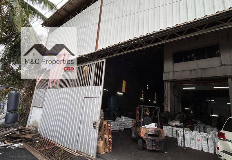 Andalas Side Extended 1.5 Storey Semi D Factory Senawang For Sale!!