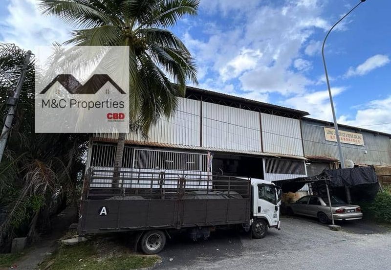 Andalas Side Extended 1.5 Storey Semi D Factory Senawang For Sale!!