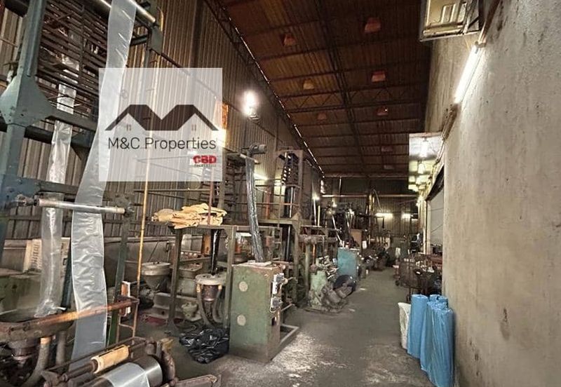 Andalas Side Extended 1.5 Storey Semi D Factory Senawang For Sale!!