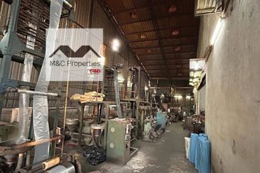 Andalas Side Extended 1.5 Storey Semi D Factory Senawang For Sale!!