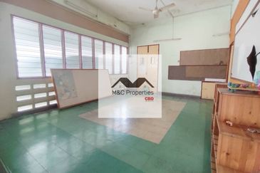 Jalan Tan Sri Manickavasagam Corner Facing Main Road 2 Storey House