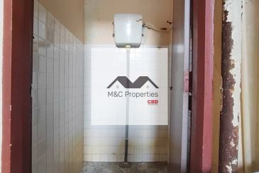 Jalan Tan Sri Manickavasagam Corner Facing Main Road 2 Storey House