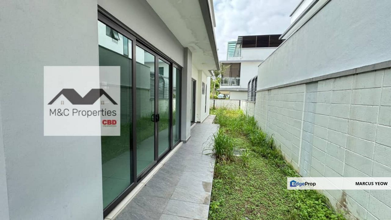 Saujana Duta 3 Storey Semi D House Seremban 2 Heights For Sale!!, Negeri Sembilan, Seremban