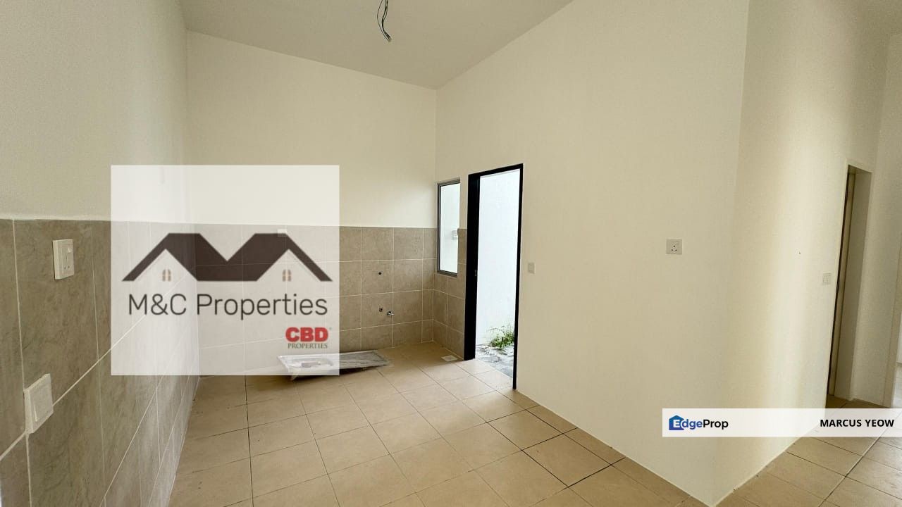 Erama Basic Unit 1 Storey Semi D House Iringan Bayu Seremban For Rent!, Negeri Sembilan, Seremban