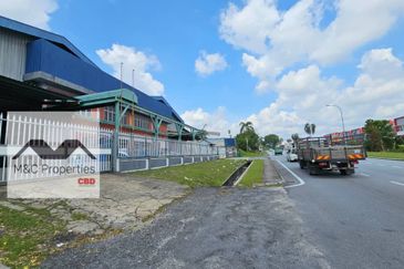 Bungalow 200 x 160 Sf Factory With Cf & 250 Amp Senawang For Rent!!