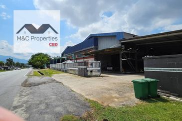 Bungalow 200 x 160 Sf Factory With Cf & 250 Amp Senawang For Rent!!