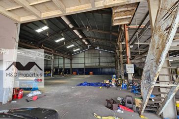 Bungalow 200 x 160 Sf Factory With Cf & 250 Amp Senawang For Rent!!