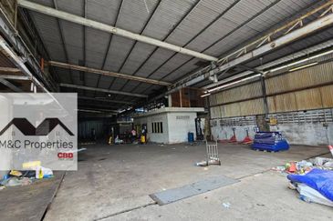 Bungalow 200 x 160 Sf Factory With Cf & 250 Amp Senawang For Rent!!