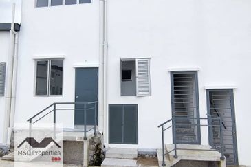 Irama Biz Brand New 2 Storey Shop Lot Sendayan Seremban For Rent!!