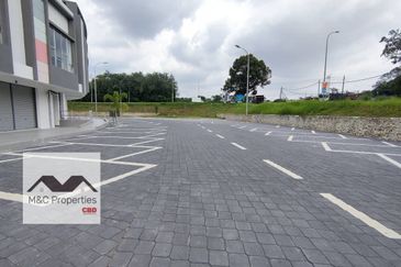 Irama Biz Brand New 2 Storey Shop Lot Sendayan Seremban For Rent!!