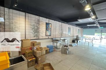 Metro Park Sendayan Facing Main Road Ground Floor Shop Lot For Rent!!