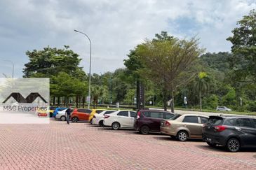 Metro Park Sendayan Facing Main Road Ground Floor Shop Lot For Rent!!