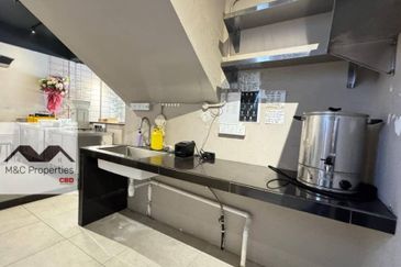 Metro Park Sendayan Facing Main Road Ground Floor Shop Lot For Rent!!