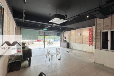 Metro Park Sendayan Facing Main Road Ground Floor Shop Lot For Rent!!