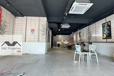 Metro Park Sendayan Facing Main Road Ground Floor Shop Lot For Rent!!