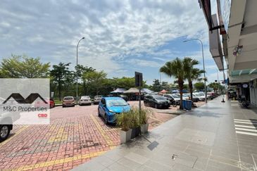 Metro Park Sendayan Facing Main Road Ground Floor Shop Lot For Rent!!