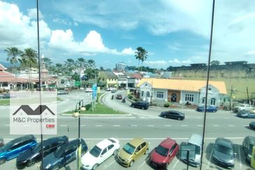 Jalan Dato Bandar Tunggal