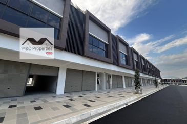 Ikon 2 Storey Brand New Shop 24 x 75 Office Seremban 2 For Rent!!
