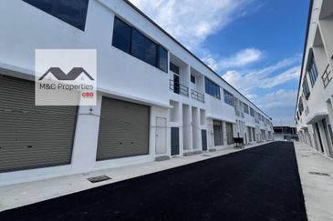 Ikon 2 Storey Brand New Shop 24 x 75 Office Seremban 2 For Rent!!