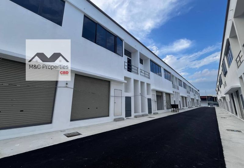 Ikon 2 Storey Brand New Shop 24 x 75 Office Seremban 2 For Rent!!