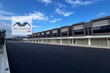 Ikon 2 Storey Brand New Shop 24 x 75 Office Seremban 2 For Rent!!