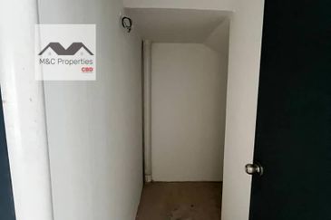 Ikon 2 Storey Brand New Shop 24 x 75 Office Seremban 2 For Rent!!