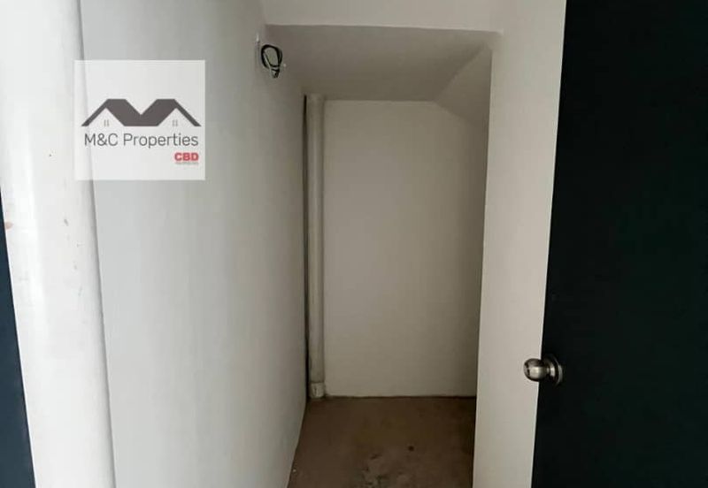 Ikon 2 Storey Brand New Shop 24 x 75 Office Seremban 2 For Rent!!